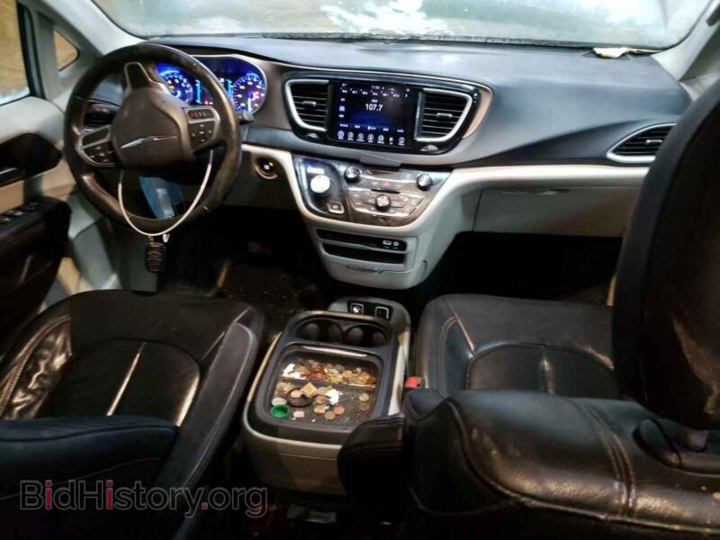 2017 Chrysler PACIFICA (VIN 2C4RC1BG5HR552416) — photo 8 of 13