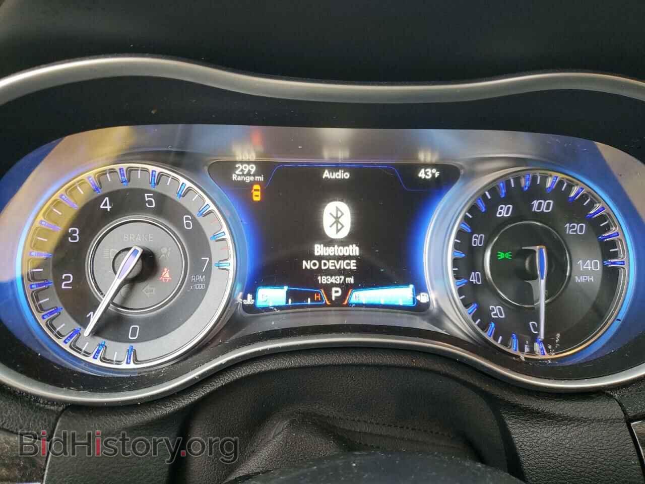 2015 CHRYSLER 300 - VIN: 2C3CCAAG6FH785901 - Фото 9