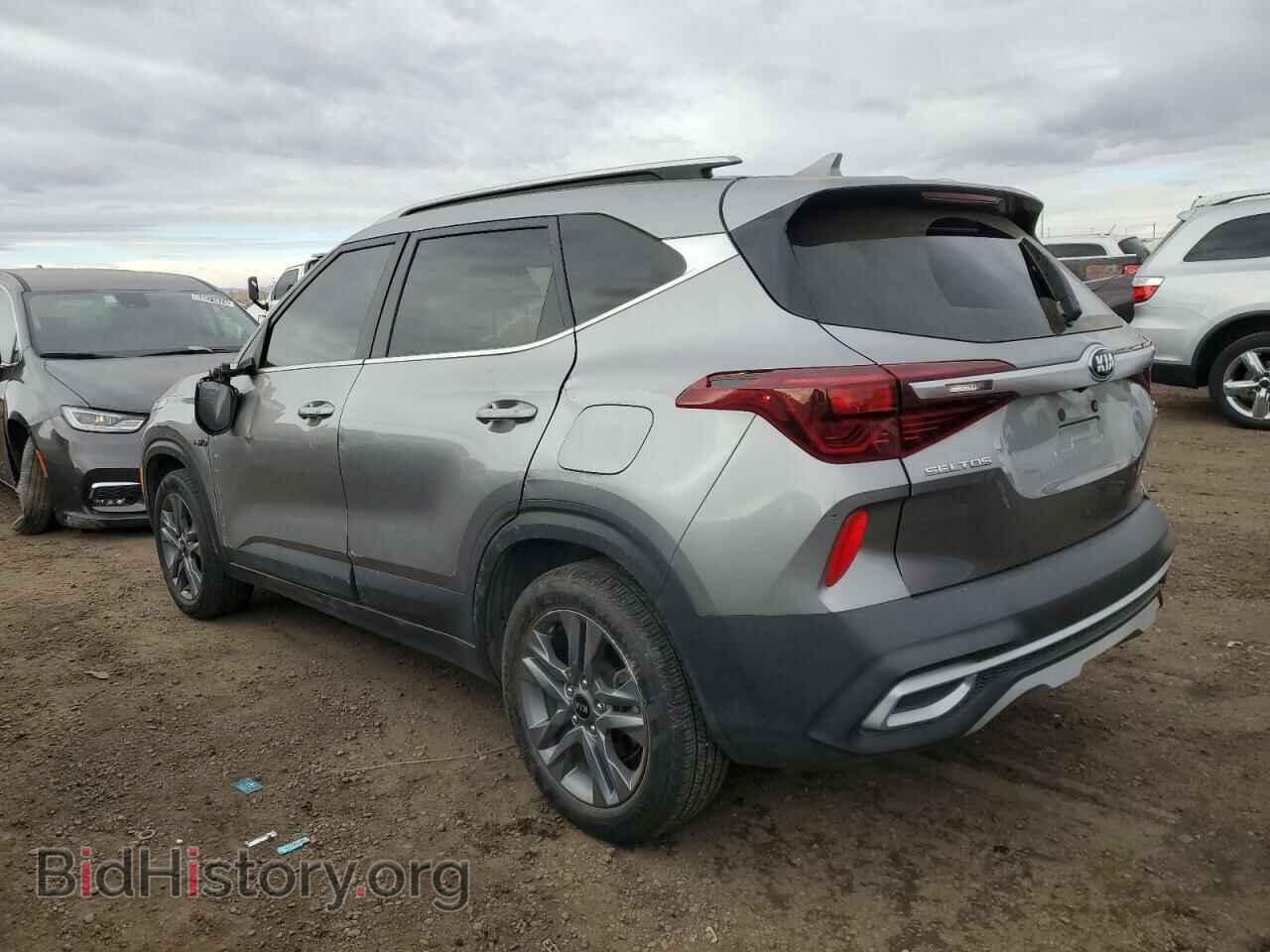 2021 KIA SELTOS - VIN: KNDEUCAAXM7096882 - Фото 2