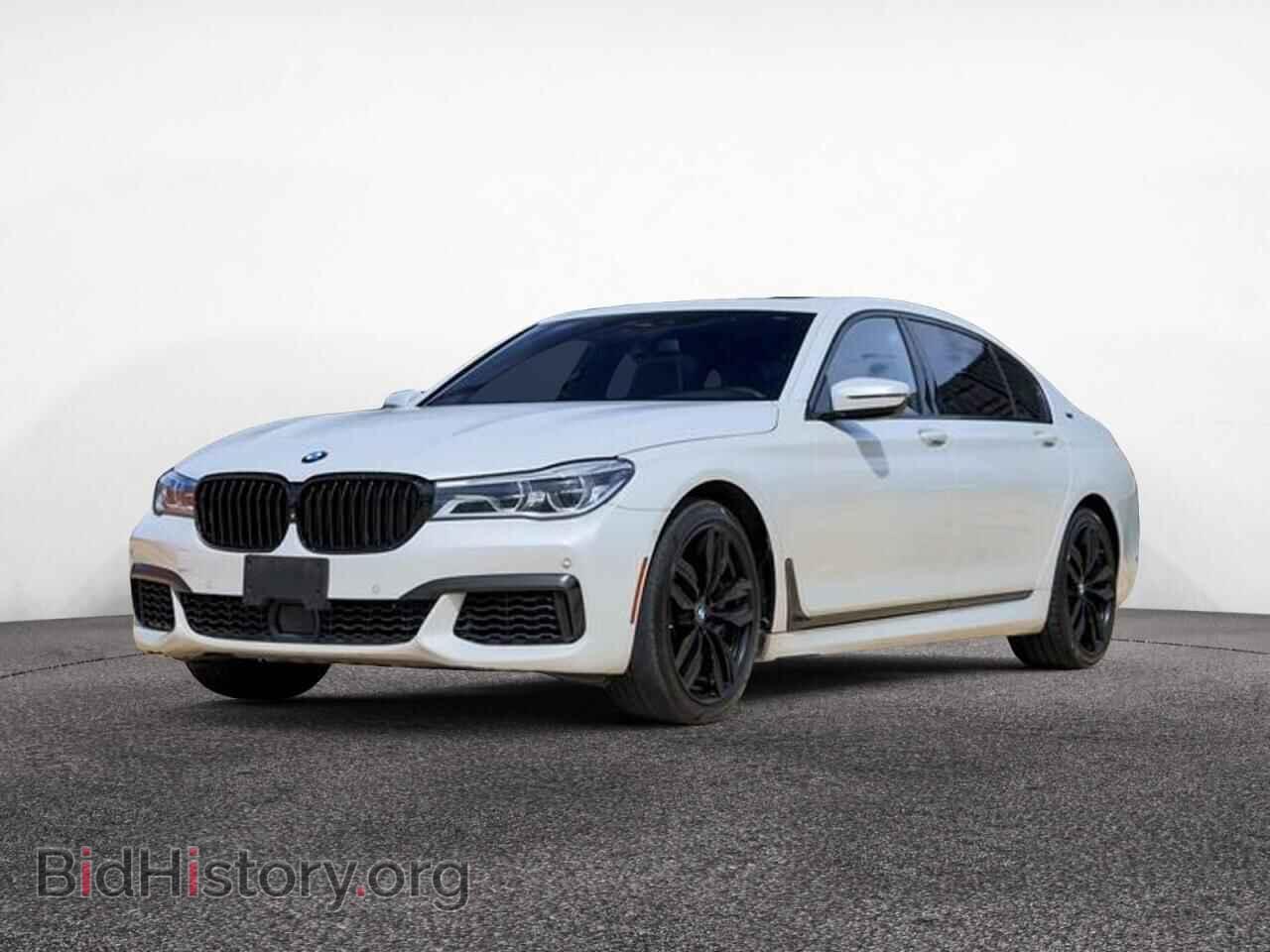 2019 BMW M7 - VIN: WBA7H6C50KG615043 - Фото 2