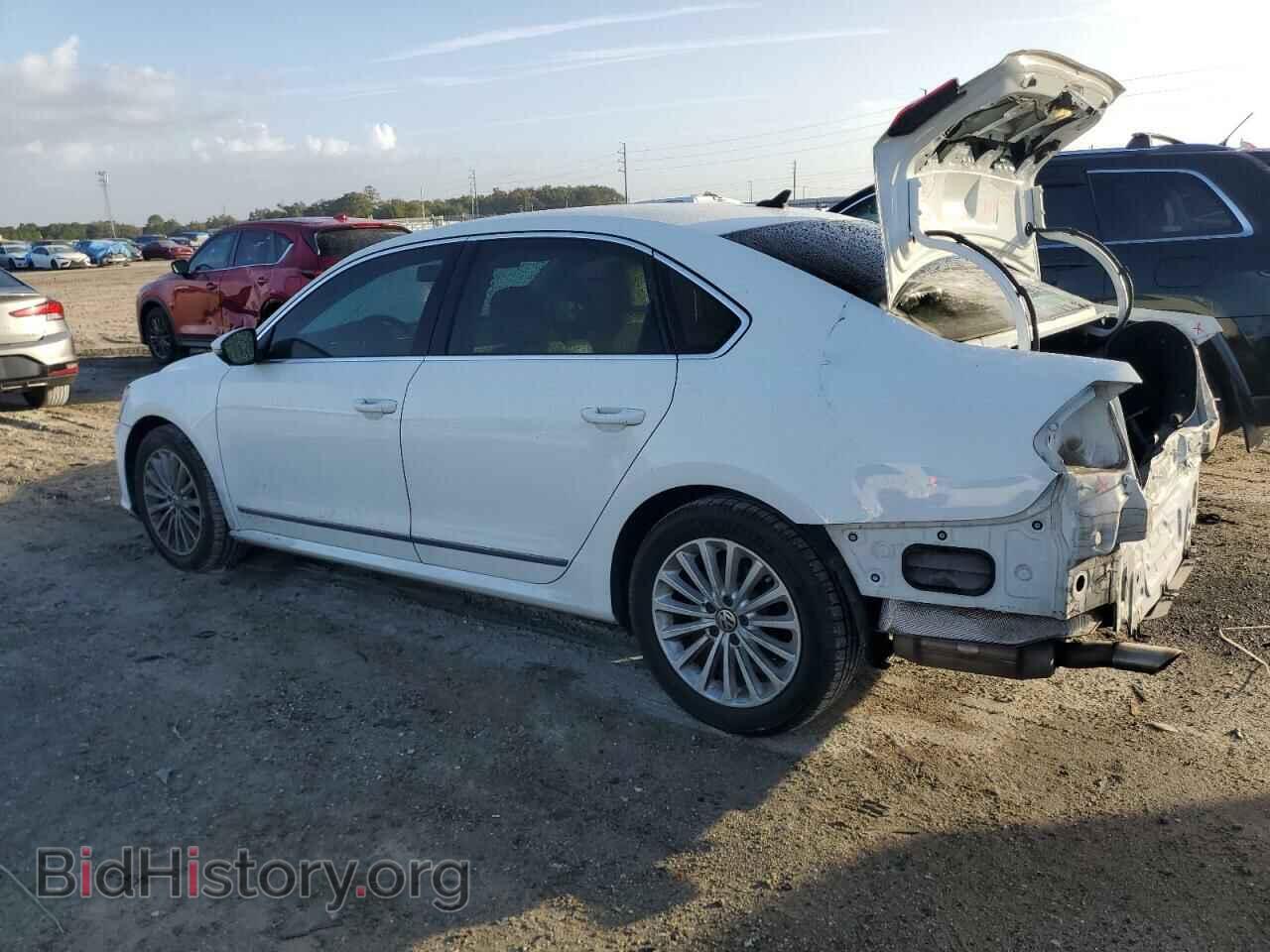 2017 VOLKSWAGEN PASSAT - VIN: 1VWBT7A35HC013318 - Фото 2