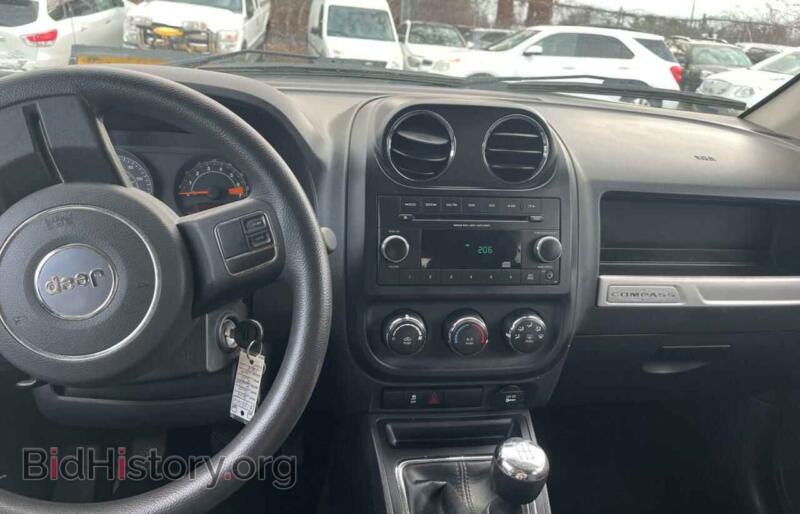 2014 Jeep COMPASS (VIN 1C4NJDBB9ED658991) — photo 9 of 10