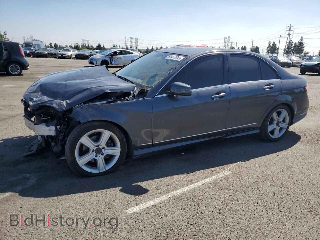 Photo WDDGF8BB0BR141360 - MERCEDES-BENZ C-CLASS 2011