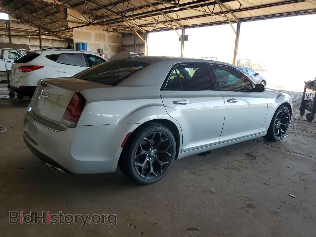 2019 CHRYSLER 300 - VIN: 2C3CCAAG3KH612427 - Фото 3
