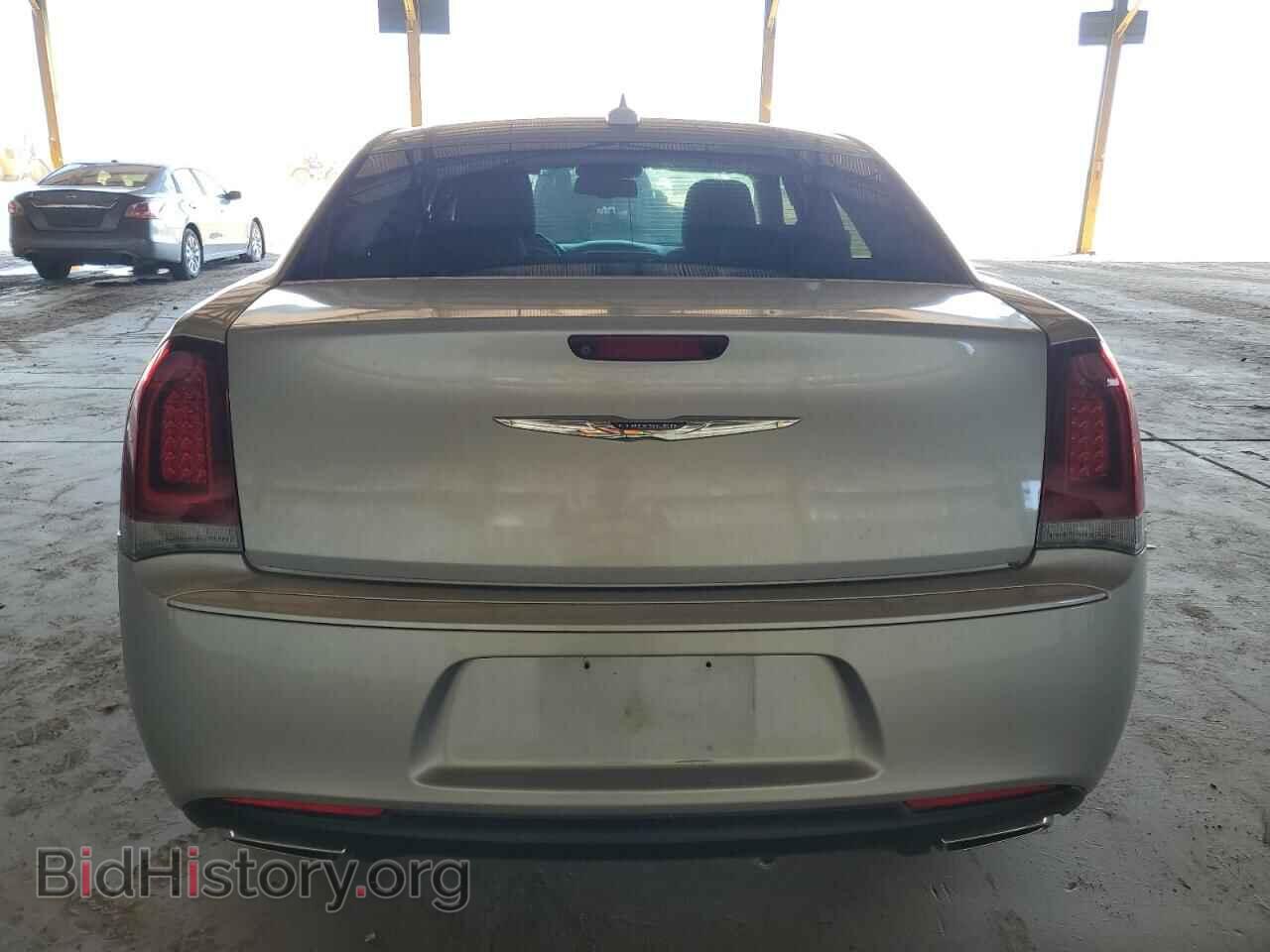 2019 CHRYSLER 300 - VIN: 2C3CCAAG3KH612427 - Фото 6