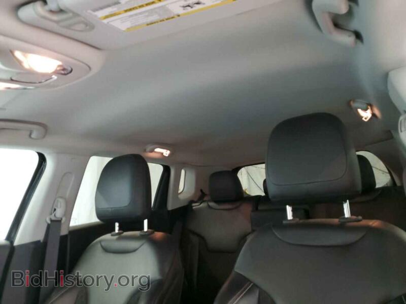 2020 Jeep COMPASS (VIN 3C4NJDBB7LT112486) — photo 10 of 14