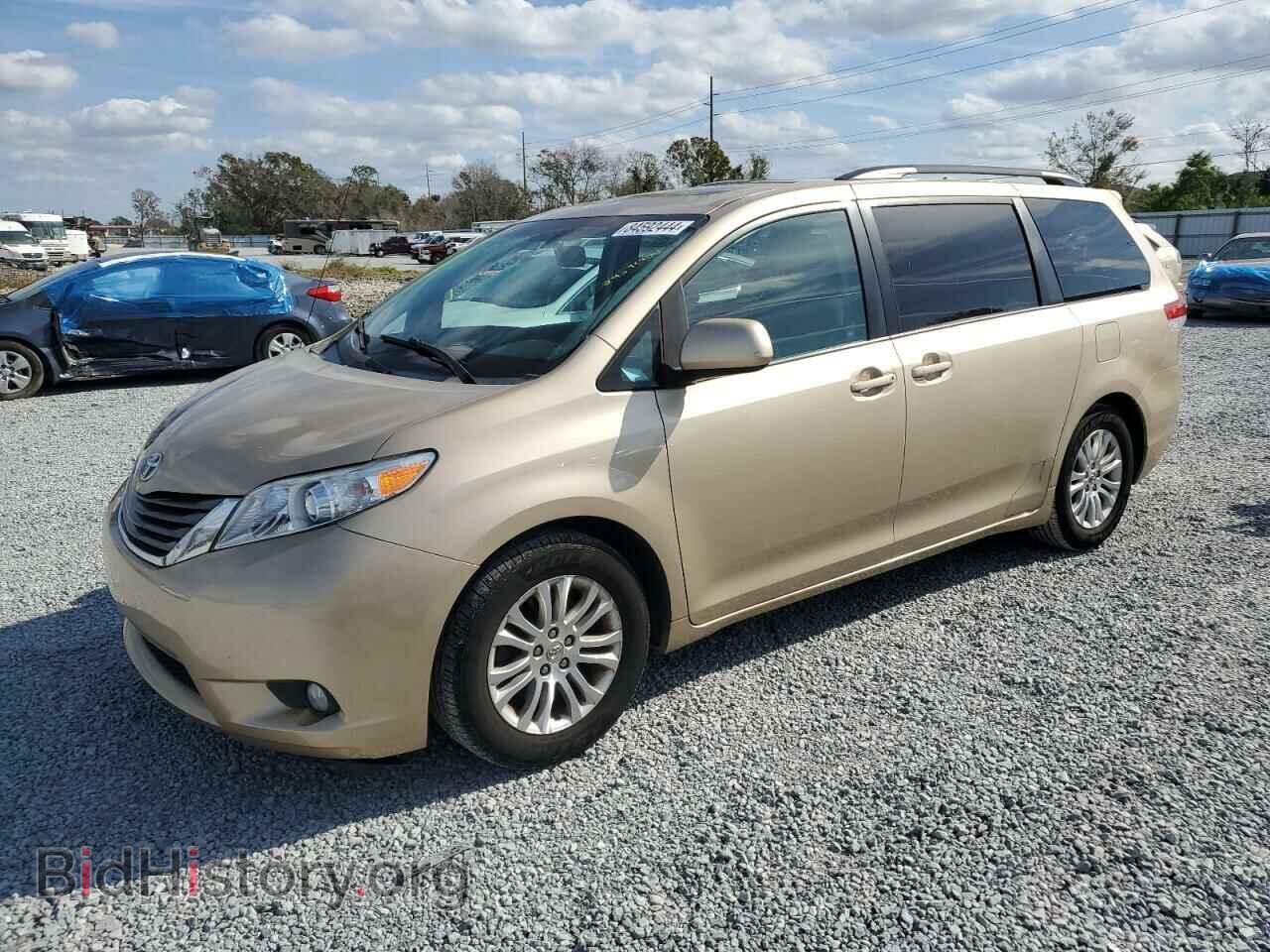 Photo 5TDYK3DC6BS102213 - TOYOTA All Models 2011