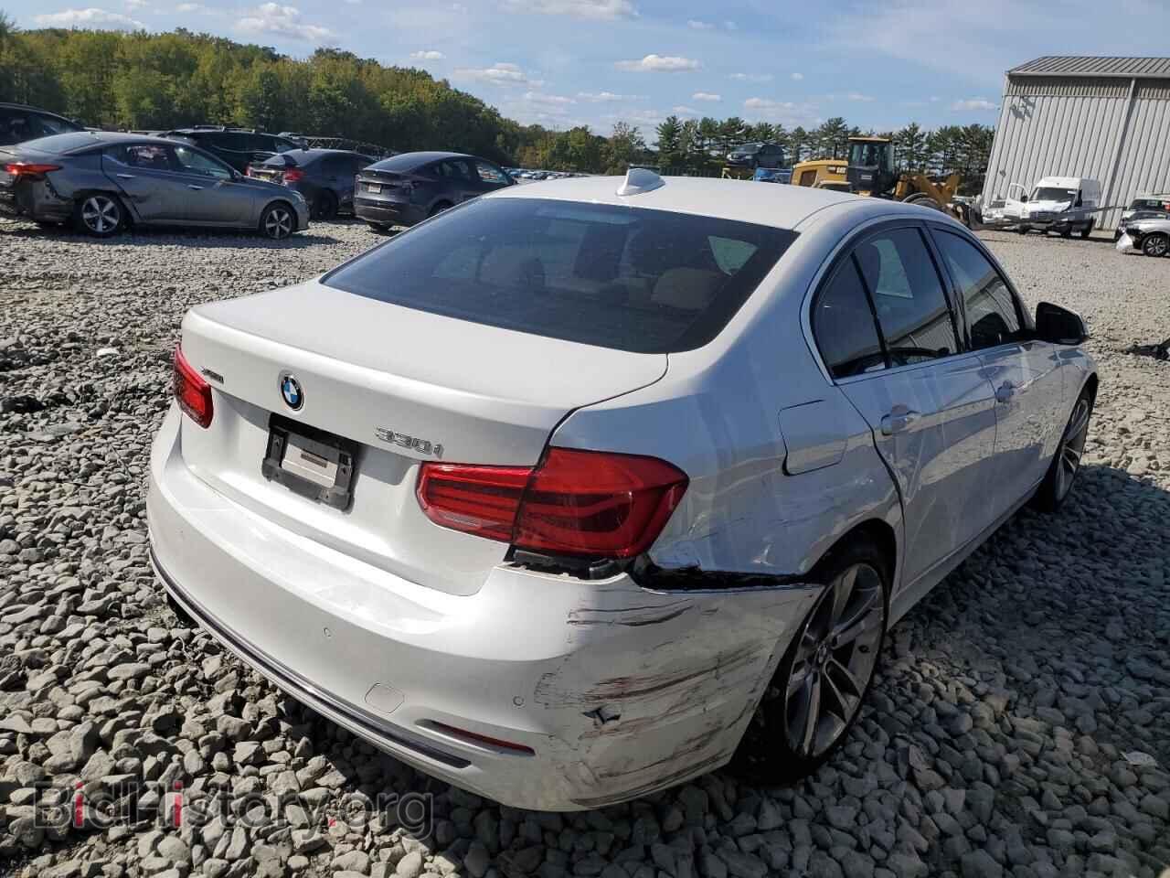 2017 BMW 3 SERIES - VIN: WBA8D9G59HNU60864 - Фото 3