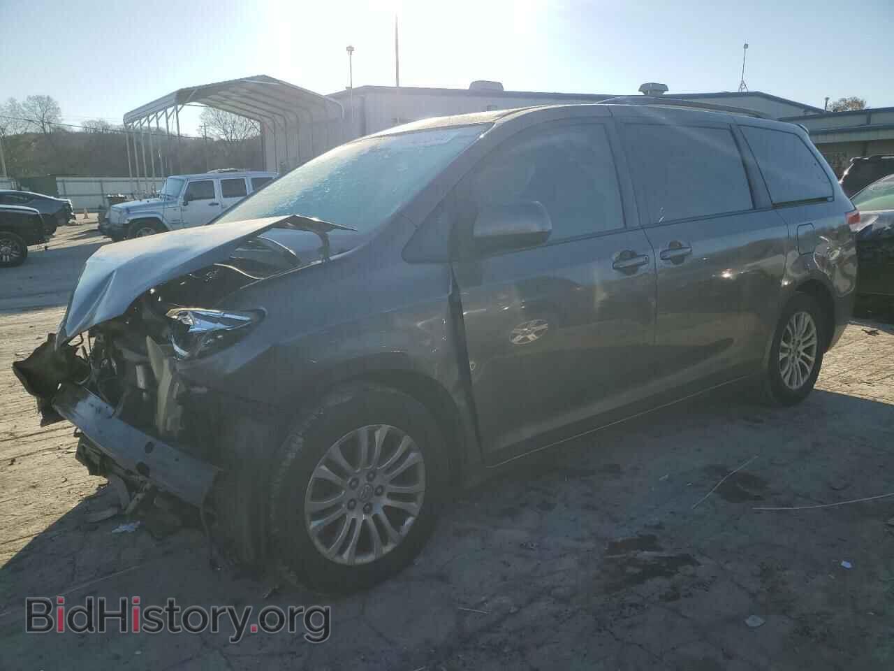 Photo 5TDYK3DC4BS110066 - TOYOTA All Models 2011