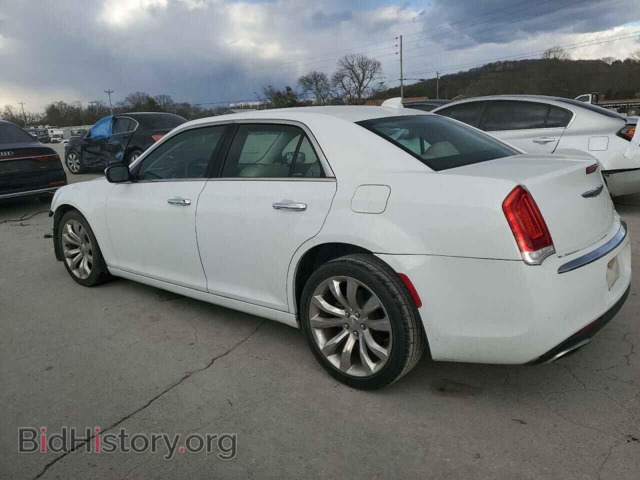 2018 CHRYSLER 300 - VIN: 2C3CCAEG7JH194043 - Фото 2
