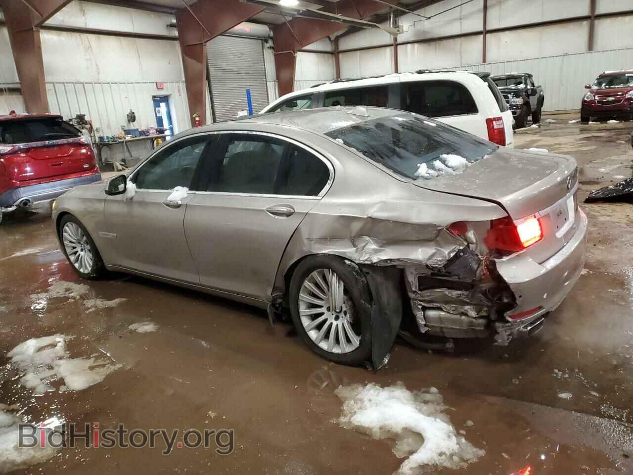 2012 BMW 7 SERIES - VIN: WBAKC6C58CC397001 - Фото 2