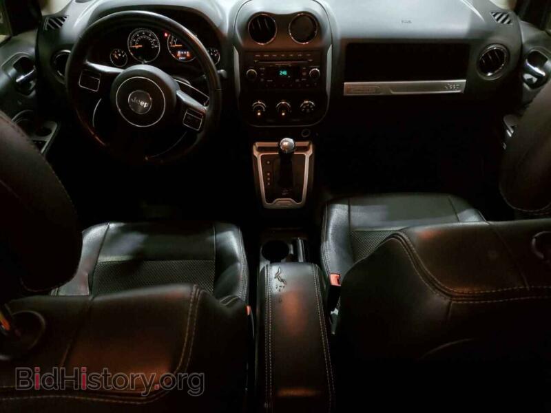 2014 Jeep COMPASS (VIN 1C4NJCEA1ED676642) — photo 8 of 13