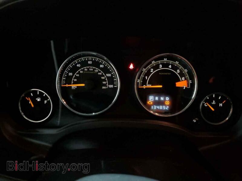 2014 Jeep COMPASS (VIN 1C4NJCEA1ED676642) — photo 9 of 13