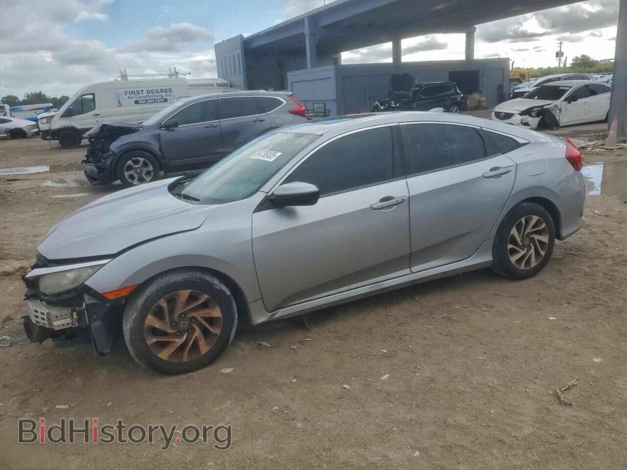 Фотография 19XFC2F76JE018044 - HONDA CIVIC 2018