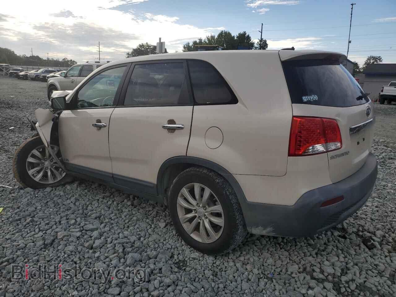 2011 KIA SORENTO - VIN: 5XYKUDA20BG003269 - Фото 2
