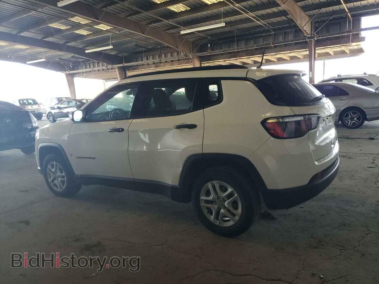 2018 JEEP COMPASS - VIN: 3C4NJCAB6JT102282 - Фото 2