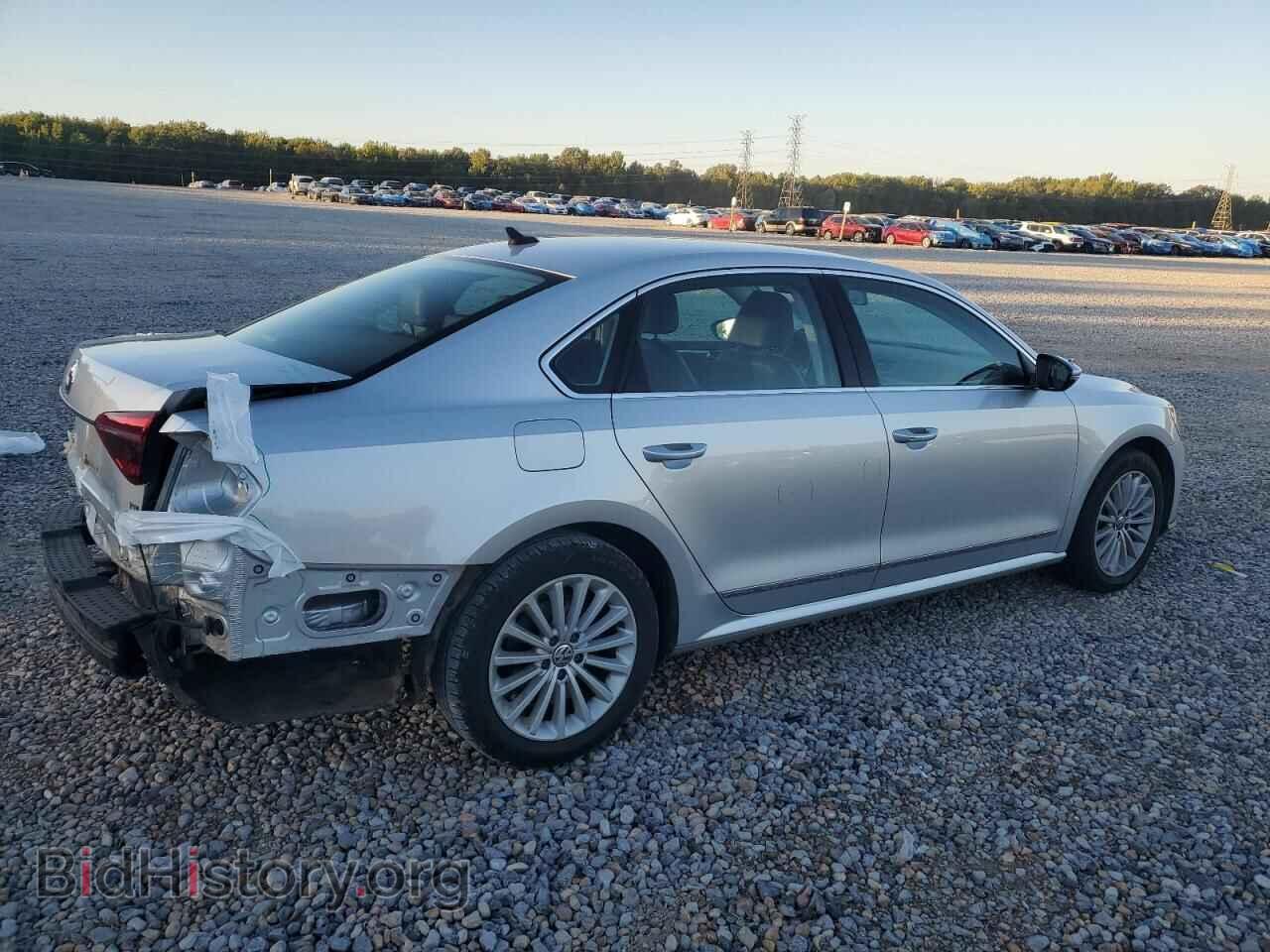 2017 VOLKSWAGEN PASSAT - VIN: 1VWBT7A3XHC033337 - Фото 3