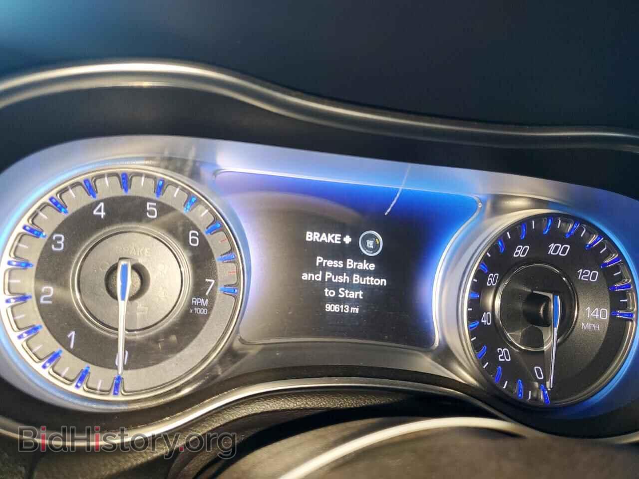 2019 CHRYSLER 300 - VIN: 2C3CCAAG3KH727089 - Фото 9