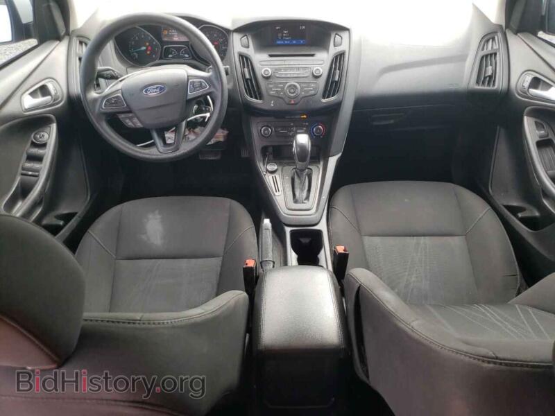 2016 Ford FOCUS (VIN 1FADP3F24GL347885) — фото 8 из 12