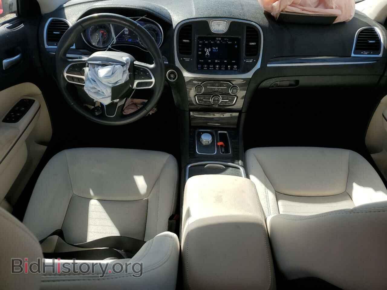 2019 CHRYSLER 300 - VIN: 2C3CCAAG2KH602343 - Фото 8