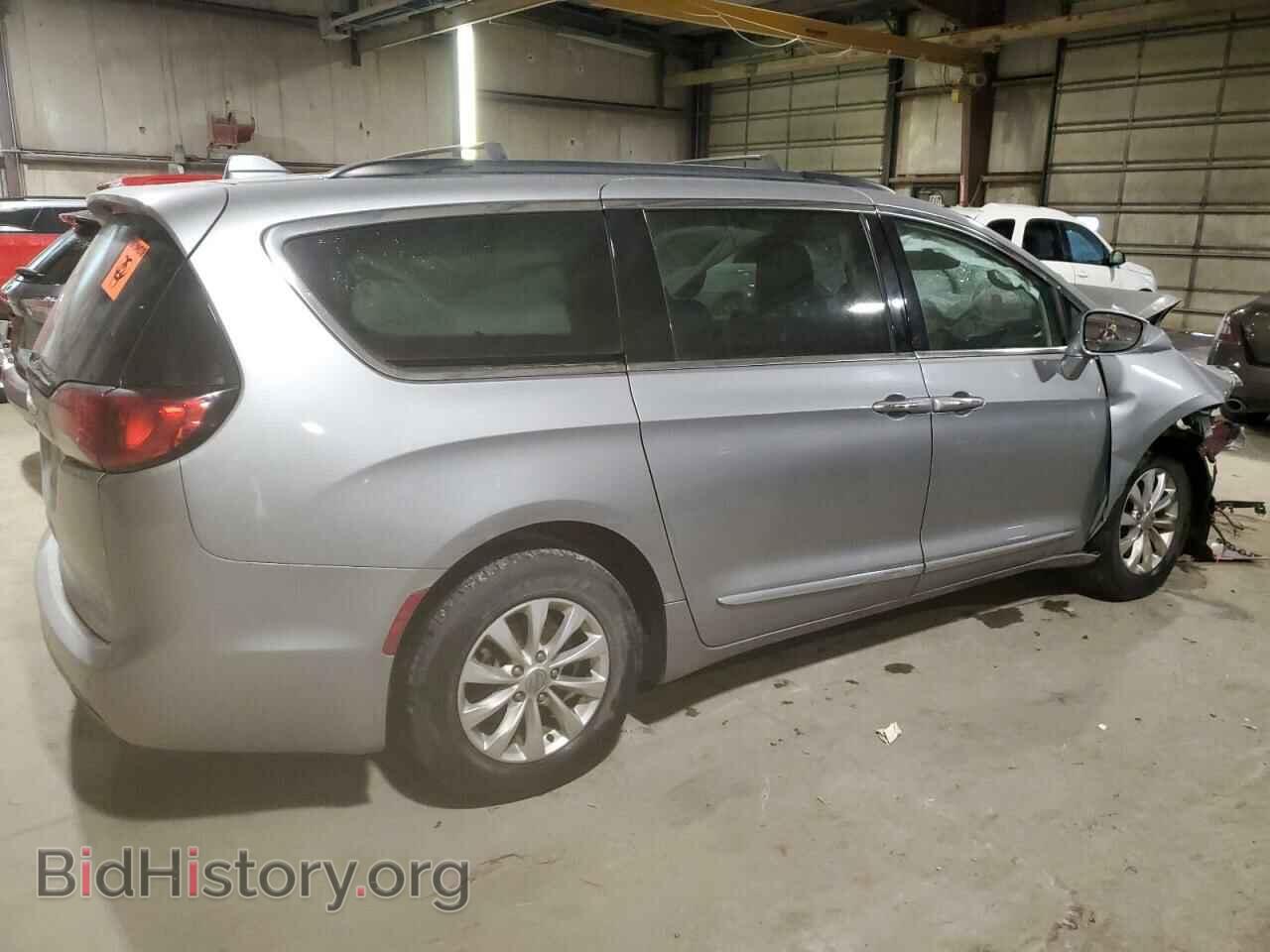 2017 CHRYSLER All Models - VIN: 2C4RC1BG8HR691701 - Фото 3