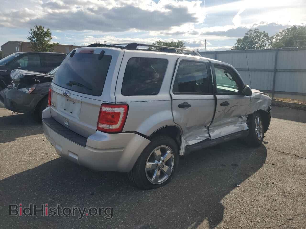2011 FORD ESCAPE - VIN: 1FMCU0D70BKB09151 - Фото 3