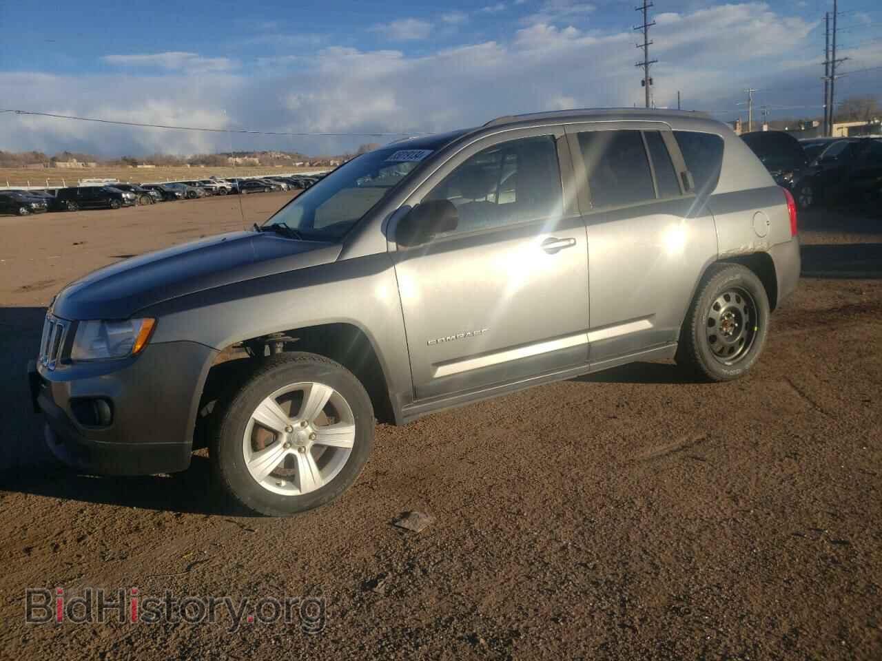 Photo 1J4NF1FB2BD263860 - JEEP COMPASS 2011