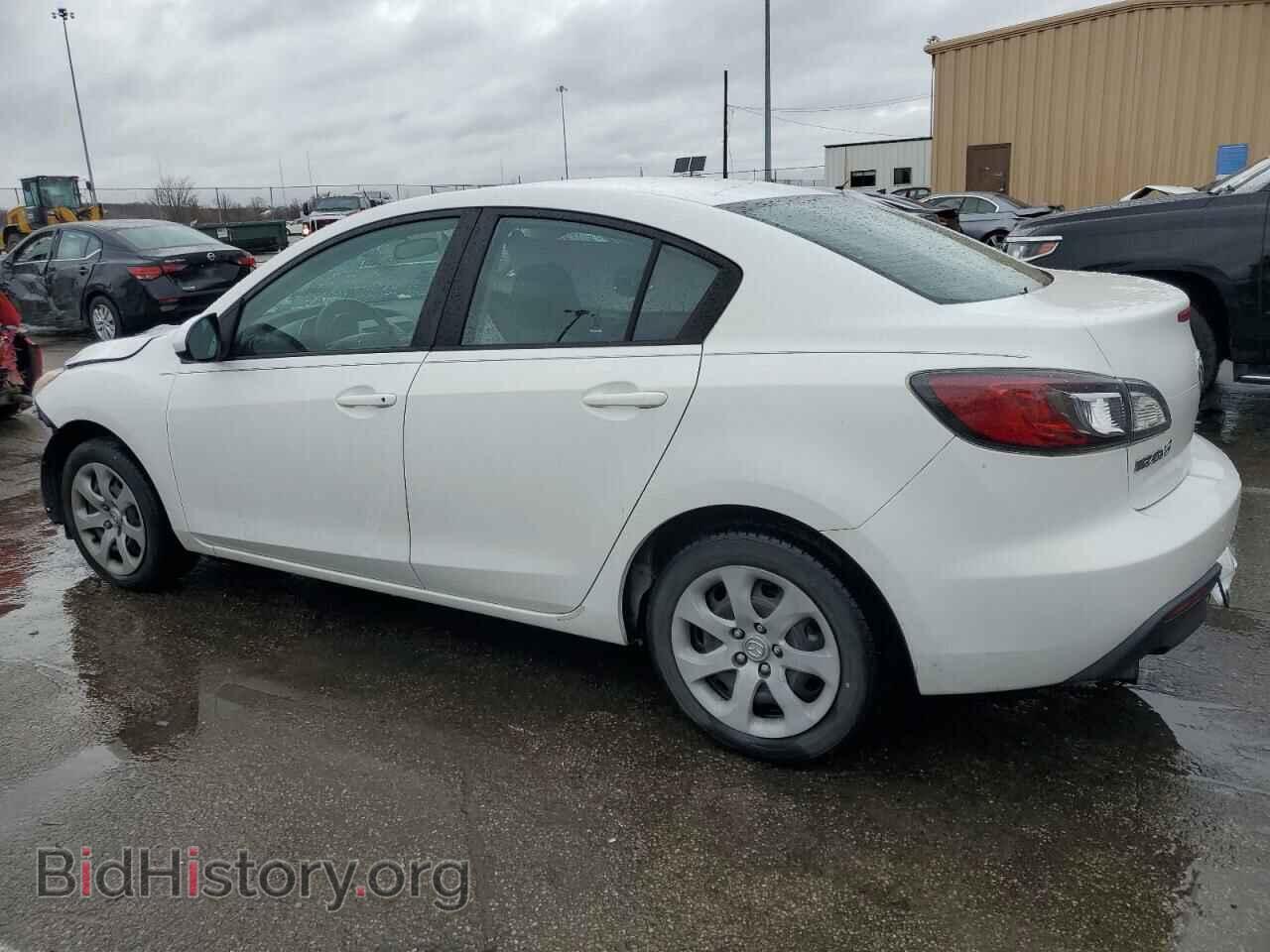 2011 MAZDA 3 - VIN: JM1BL1UFXB1394589 - Фото 2