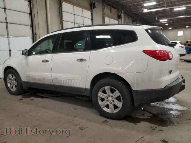 2011 CHEVROLET TRAVERSE - VIN: 1GNKVJED7BJ366943 - Фото 2