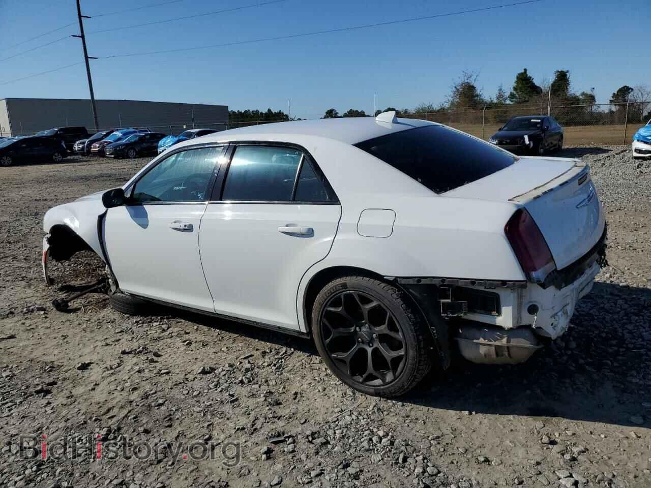 2019 CHRYSLER 300 - VIN: 2C3CCABG6KH637725 - Фото 2