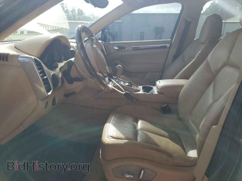 2011 Porsche CAYENNE (VIN WP1AA2A29BLA09504) — photo 7 of 12