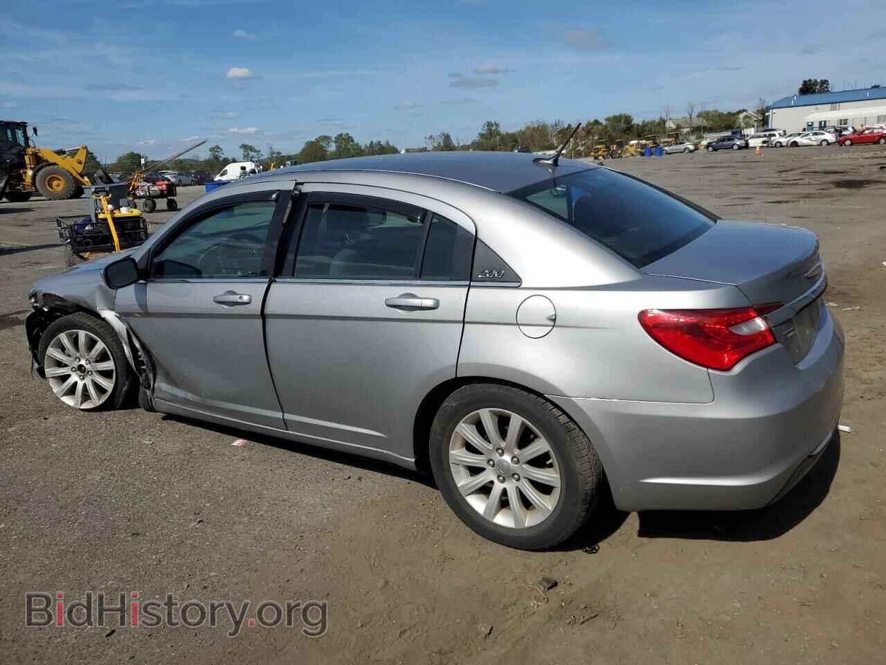 2013 CHRYSLER 200 - VIN: 1C3CCBBG1DN556549 - Фото 2