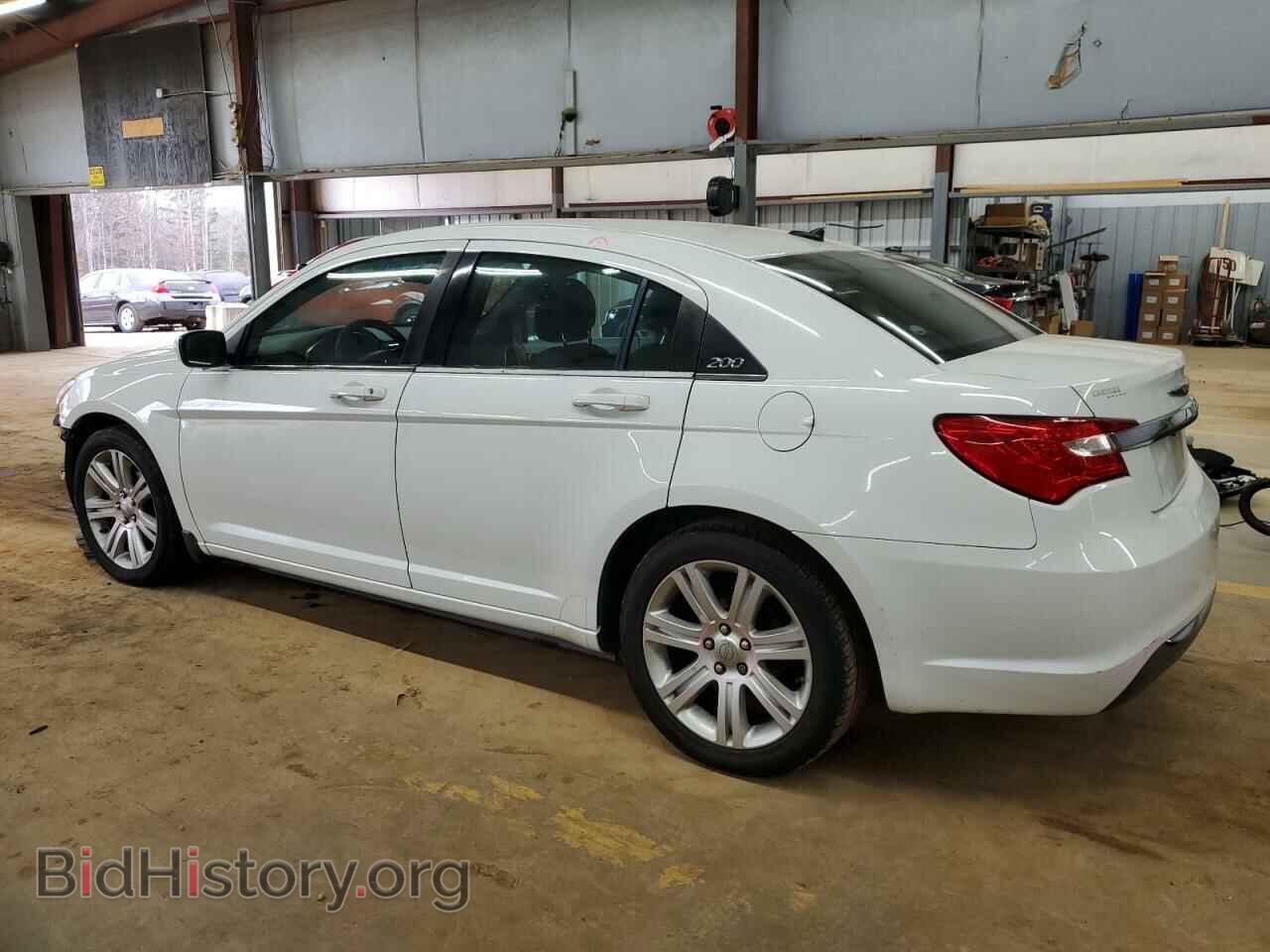 2013 CHRYSLER 200 - VIN: 1C3CCBAB9DN761882 - Фото 2