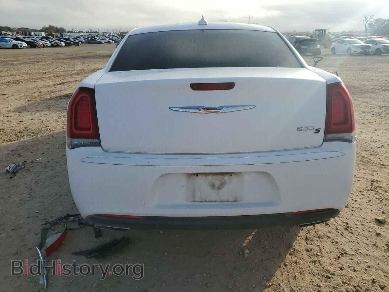2016 CHRYSLER 300 - VIN: 2C3CCABG1GH243864 - Фото 6