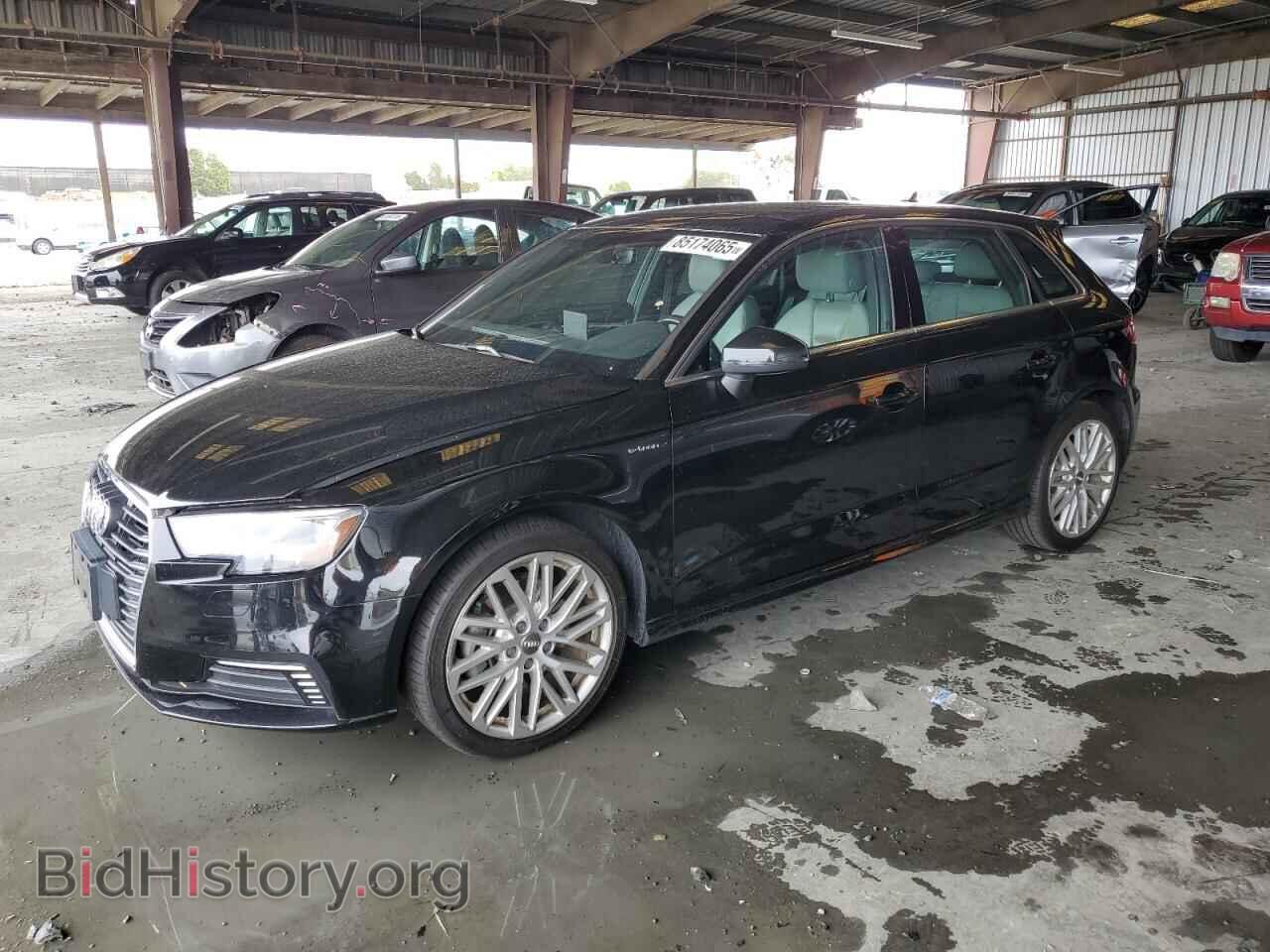 Photo WAUTPBFF3JA082525 - AUDI A3 2018