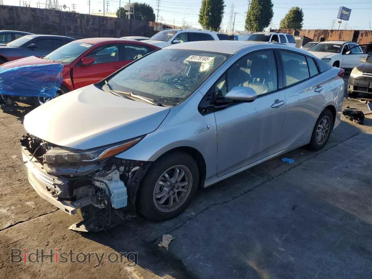 Фотография JTDKARFP3H3054949 - TOYOTA PRIUS 2017