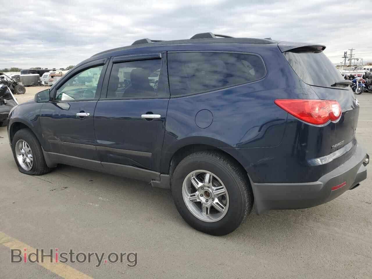 2010 CHEVROLET TRAVERSE - VIN: 1GNLVEED7AS105526 - Фото 2