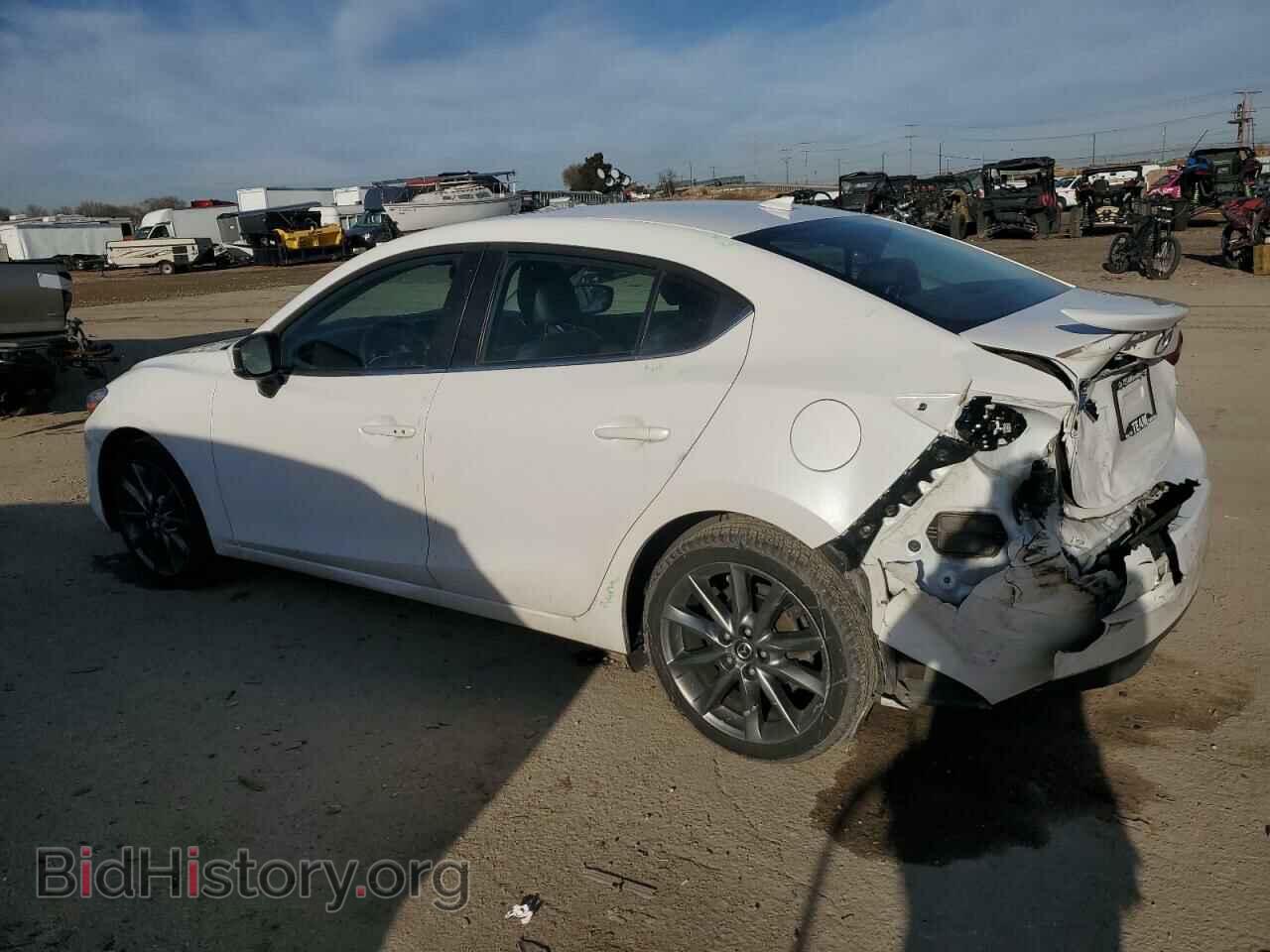 2018 MAZDA 3 - VIN: 3MZBN1V38JM262296 - Фото 2