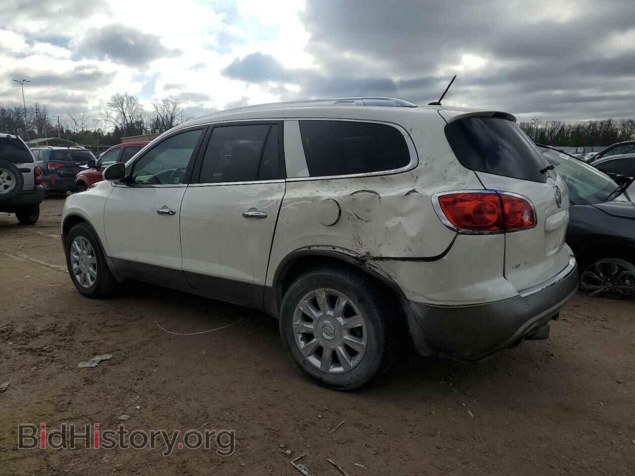 2011 BUICK ENCLAVE - VIN: 5GAKRCED7BJ221945 - Фото 2