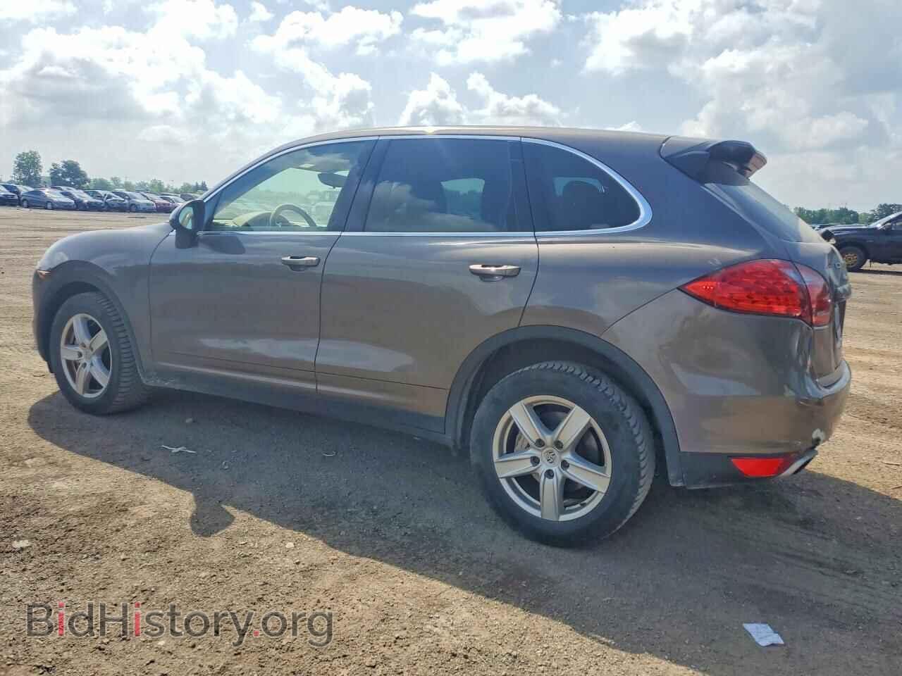 2011 PORSCHE CAYENNE - VIN: WP1AB2A28BLA45231 - Photo 2