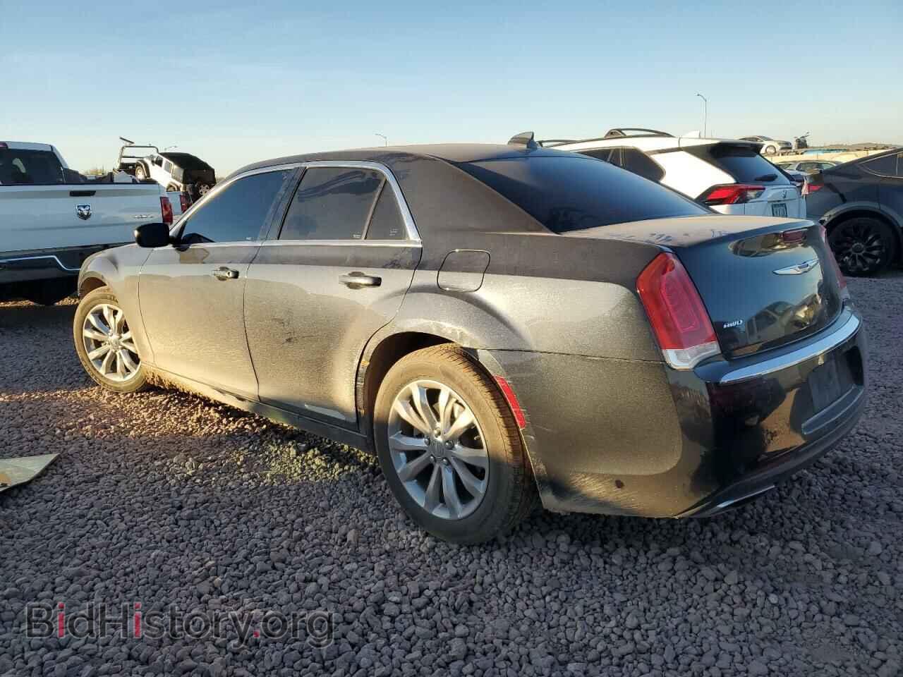 2017 CHRYSLER 300 - VIN: 2C3CCARG9HH586025 - Фото 2