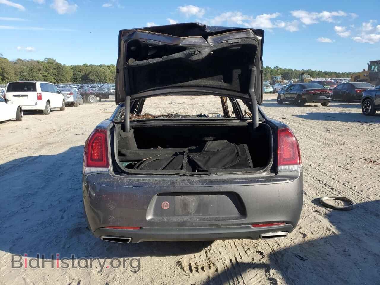 2019 CHRYSLER 300 - VIN: 2C3CCAAG3KH556022 - Фото 6