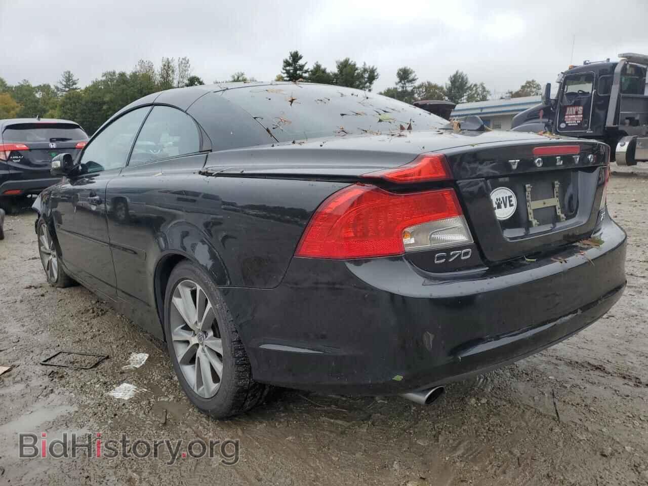 2011 VOLVO C70 - VIN: YV1672MC2BJ115633 - Фото 2