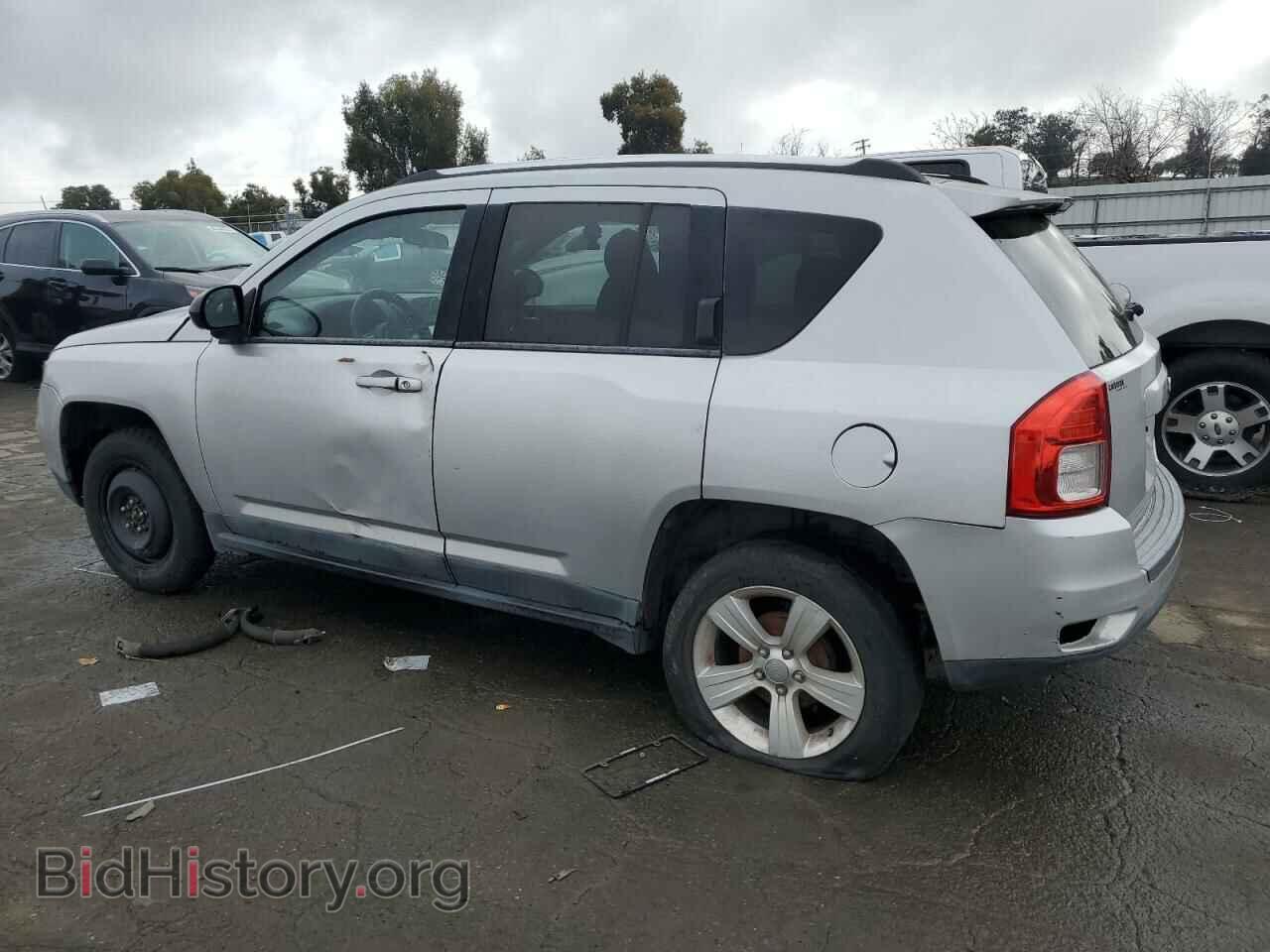 2011 JEEP COMPASS - VIN: 1J4NT1FA3BD176632 - Фото 2