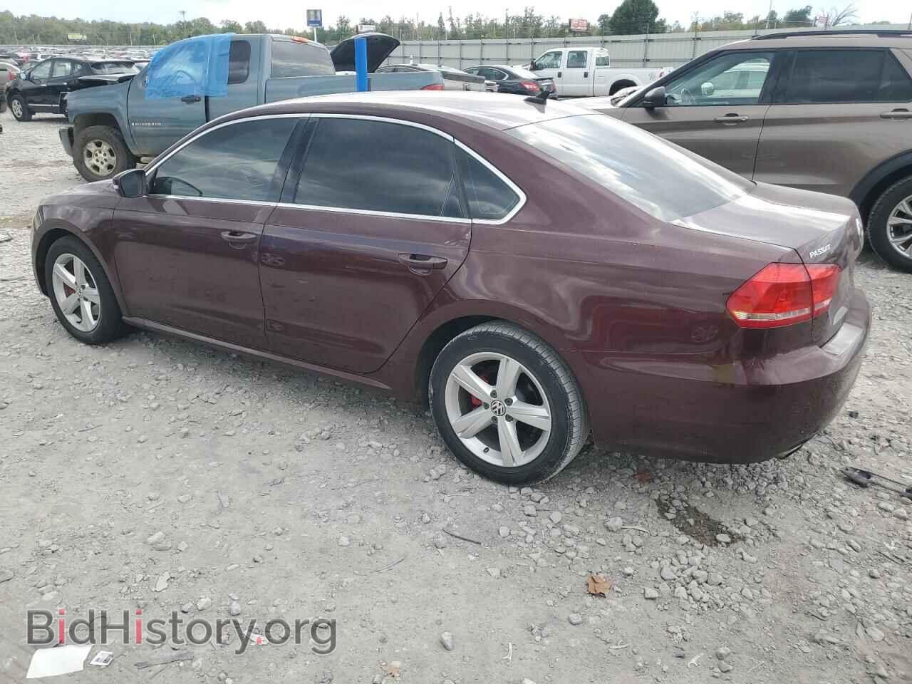 2013 VOLKSWAGEN PASSAT - VIN: 1VWBP7A32DC009581 - Фото 2