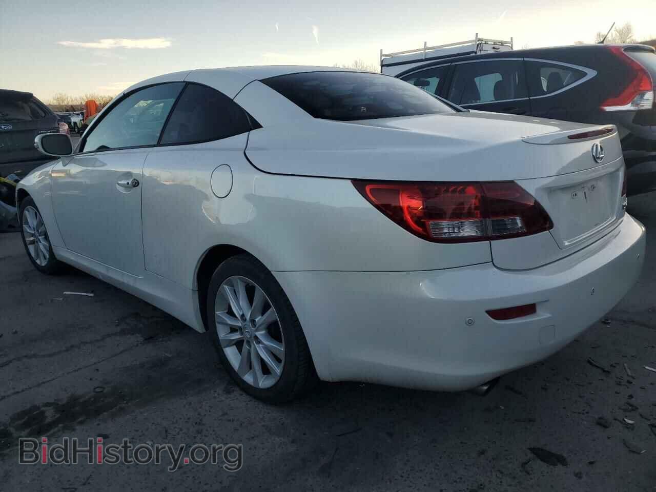 2011 LEXUS IS - VIN: JTHFF2C22B2520997 - Photo 2