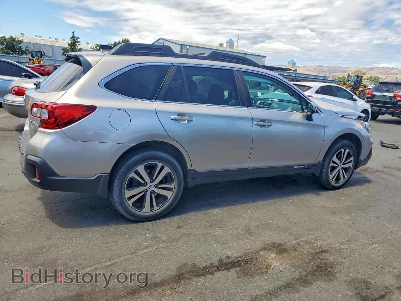 2018 SUBARU OUTBACK - VIN: 4S4BSANC1J3329068 - Photo 3