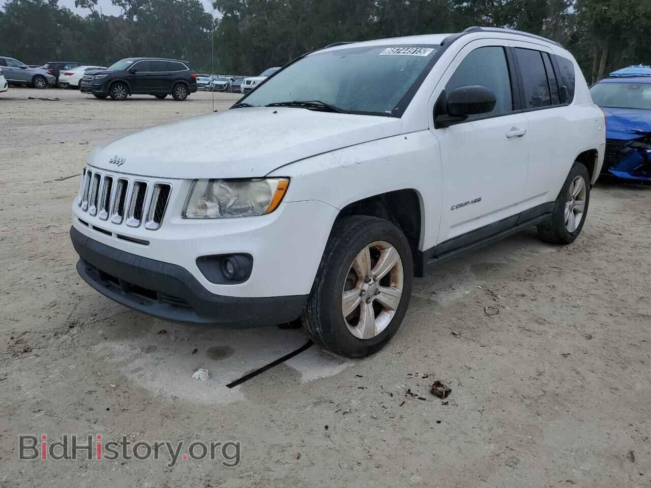 Photo 1J4NF1FB6BD223071 - JEEP COMPASS 2011