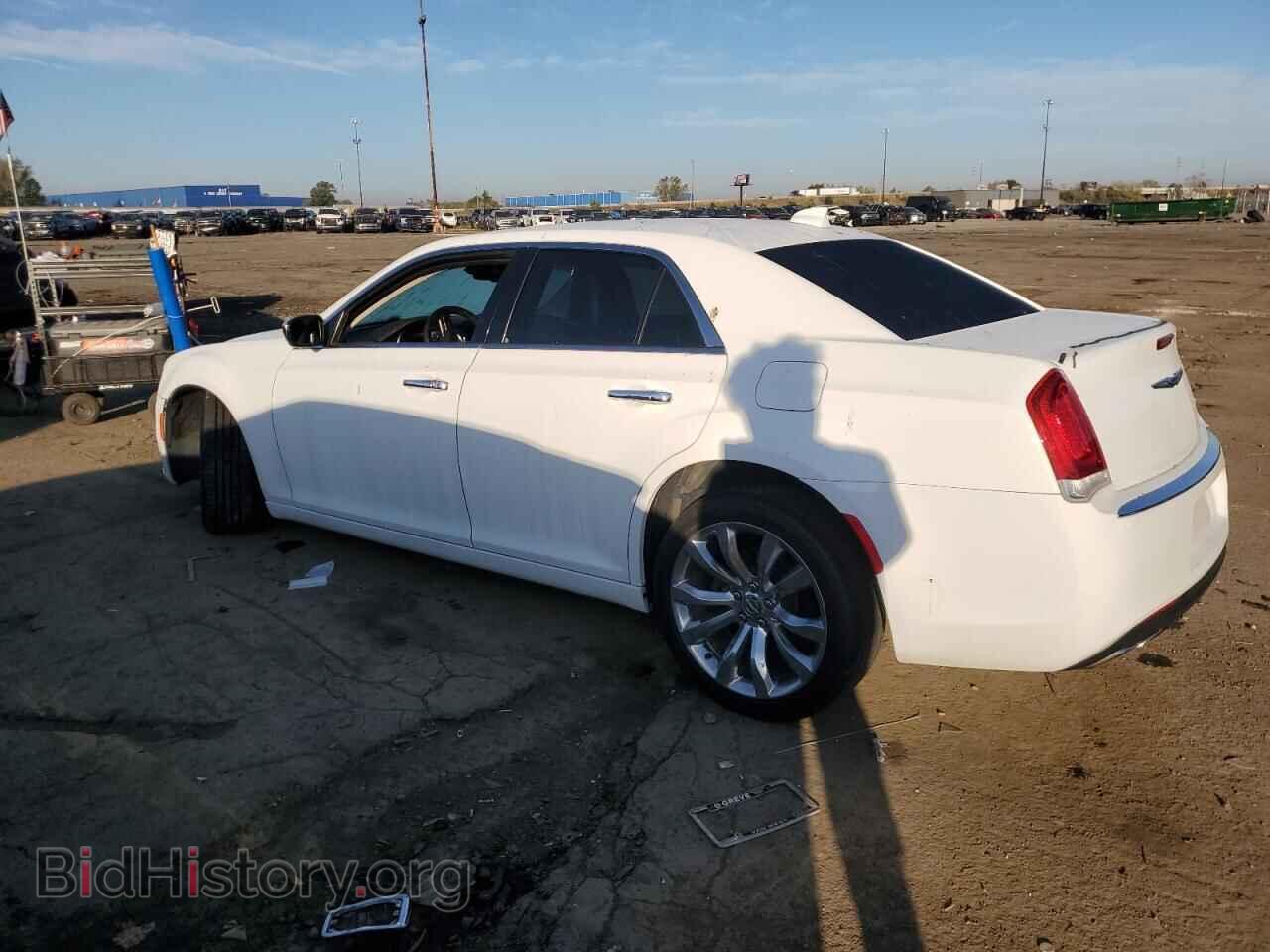2019 CHRYSLER 300 - VIN: 2C3CCAEG8KH686551 - Фото 2