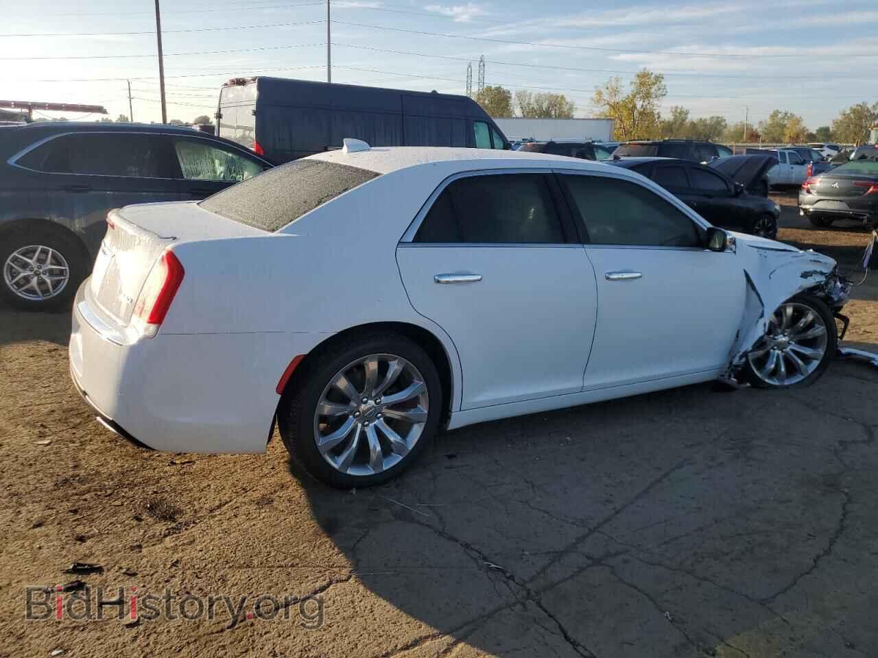 2019 CHRYSLER 300 - VIN: 2C3CCAEG8KH686551 - Фото 3